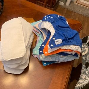 Lot of 24 Fuzzi Bunz Diapers Size Small